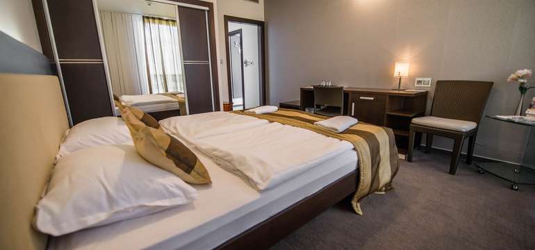 Hotel Dolphin****
