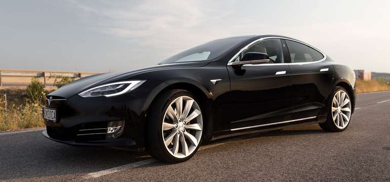 Zažite jazdu, akú ste ešte nezažili na Tesle v modeli S 90D