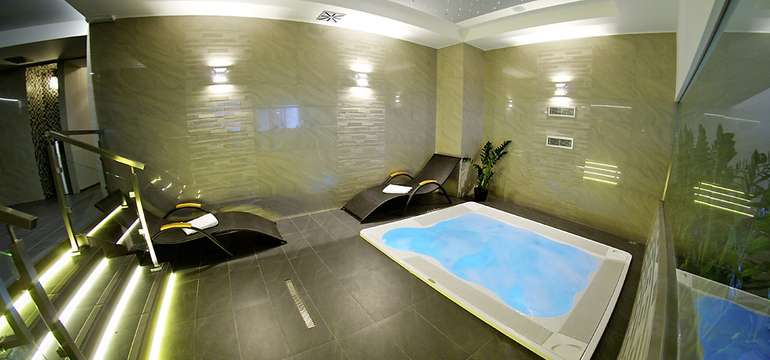 Jacuzzi, finská, parní, infra sauna, ochlazovací bazén, masážní sprcha, relaxační zóna