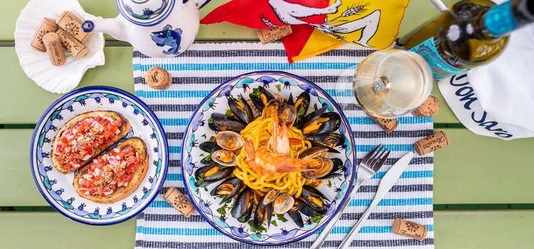 Bigoli allo scoglio - domáce čerstvé spaghetti Bigoli - slávky, vongole, krevety, biele víno, cibuľa