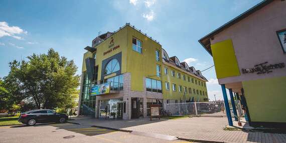 Veľká kuracia alebo rezňová misa pre 6 až 8 osôb v hoteli Divoká Voda v Čunove - platí aj na TAKE AWAY/Bratislava – Čunovo