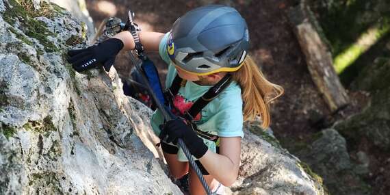 Detský ferratový kurz v teréne v lokalite Zvonička-Nová Baňa s inštruktorom/Nová Baňa