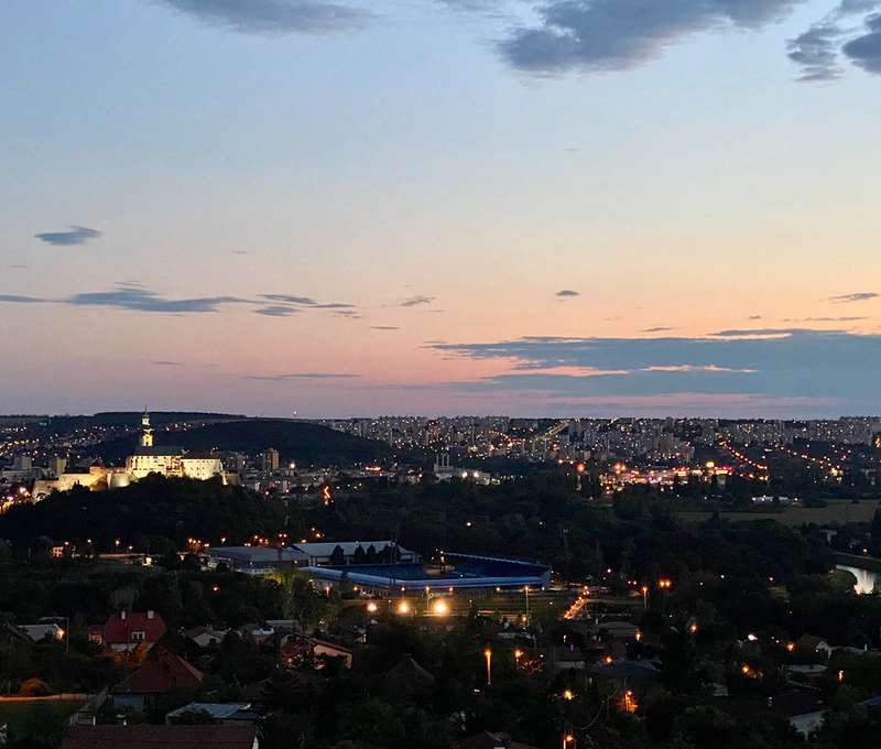 Najkrajšie výhľady na panorámu mesta Nitra a romantické západy slnka
