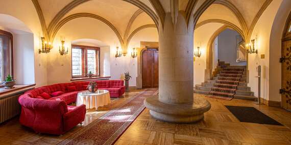 Romantický pobyt na Smolenickom zámku s polpenziou a prehliadkou zámku/Smolenice