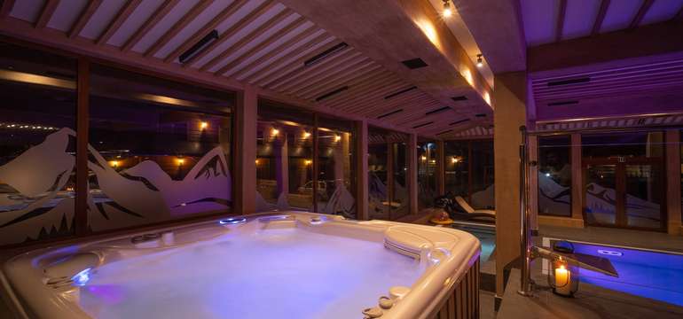 Nové wellness centrum s bazénom, vírivkou a saunáriom v hoteli Helan***