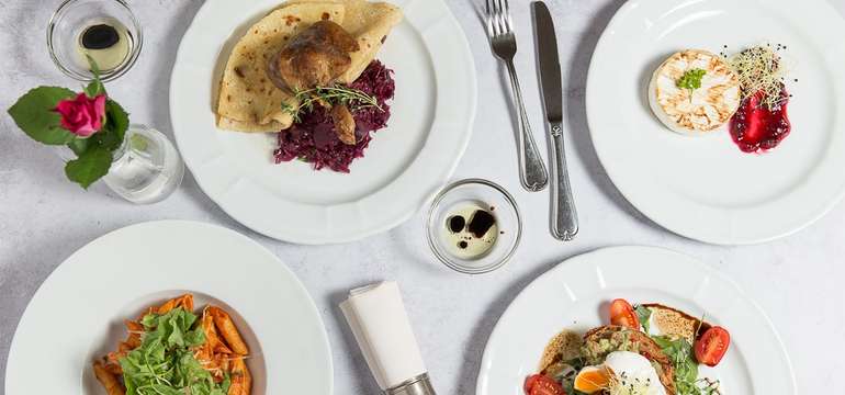 Na výber je trojchodové menu, šunkovo-syrová misa alebo darčeková poukážka