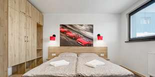 Pobyt v Double Red Cars Hotel*** + vstupy do múzea športových áut