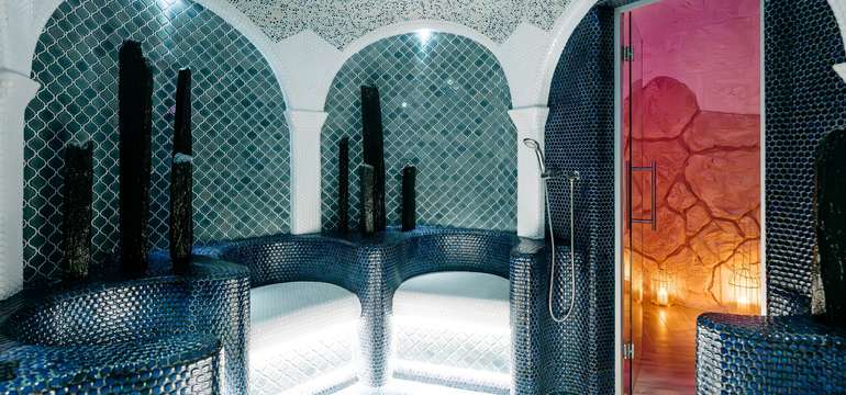 POPRVÉ U NÁS: Romantika na zámku Mraznica s wellness