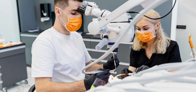Digital Dental Clinic: vstupné vyšetrenie, dentálna hygiena, bielenie zubov