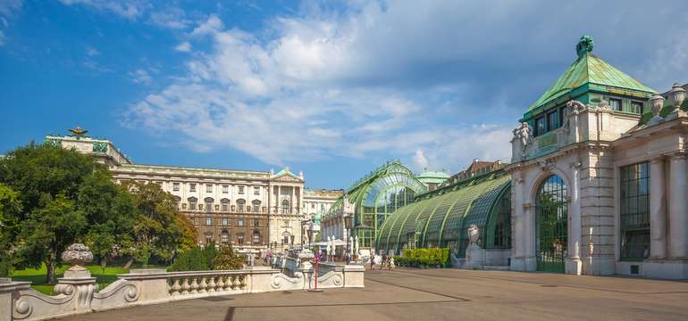 Secesný skleník Motýlieho domu v cisárskej záhrade Burggarten vo Viedni