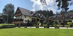 Slanický dvor na brehu Oravskej priehrady s privátnym wellness