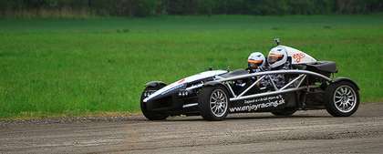 Ako sa jazdí na jednom z najrýchlejších áut sveta? Testovali sme Ariel Atom a je to šupa!