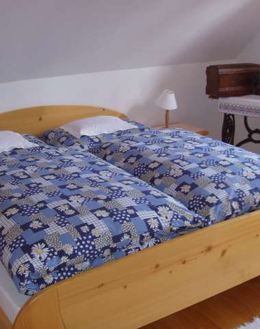 V Bôrke sa pohodlne vyspí 8 osôb. Sú tu 2 podkrovné spálne, každá z nich má po 3 lôžka a 1 prístelku