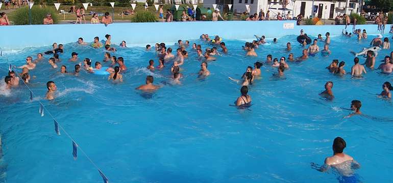 Apartmány Solaris stoja len 80 m od termálneho kúpaliska Vadaš v Štúrove