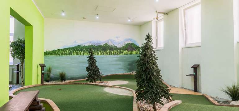 Pre spestrenie pobytu sa v priestoroch hotela nachádza stolný tenis a 18 jamkový krytý minigolf