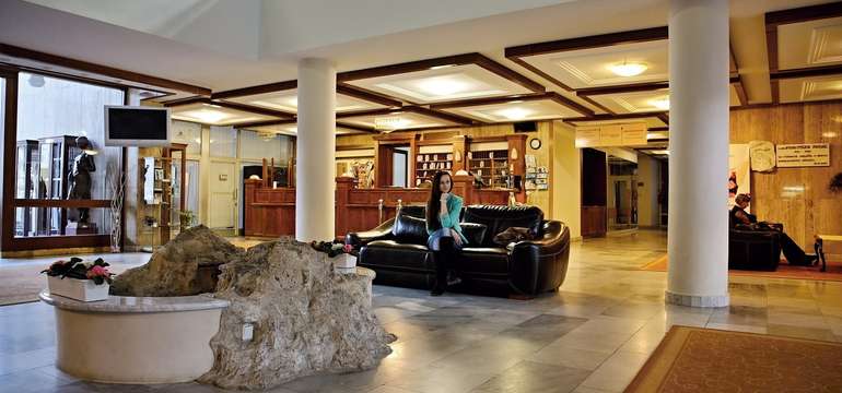 Hotel Ozón*** je najväčším ubytovacím zariadením v Bardejovských Kúpeľoch