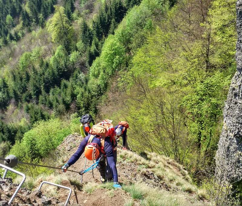 Túra si vyžaduje primeranú fyzickú kondíciu, turistickú obuv a oblečenie