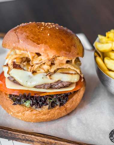 Colorado hamburger 500 g v Geronimo grill & bar OC Optima