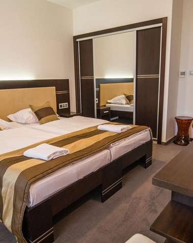 Hotel Dolphin****
