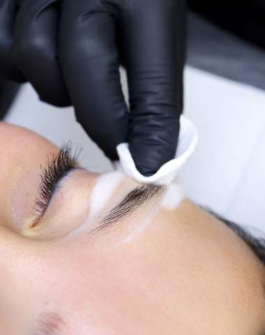Prirodzený vzhľad vďaka laminácii obočia a lash liftingu