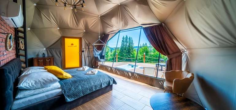 Romantický glamping s vlastní venkovní vířivkou jen kousek od Zakopaného