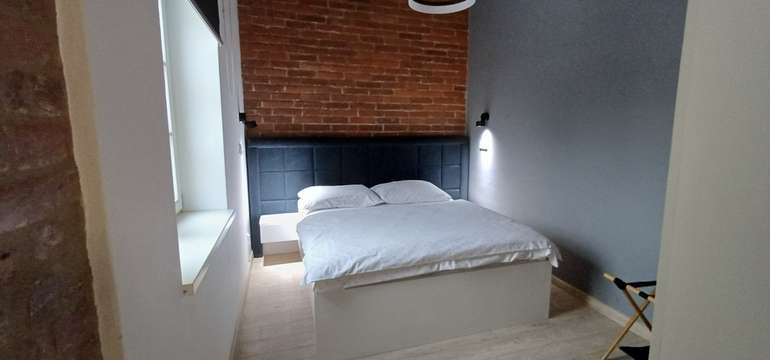 APARTMÁN 1 S MANŽELSKOU POSTEĽOU (45 m²)