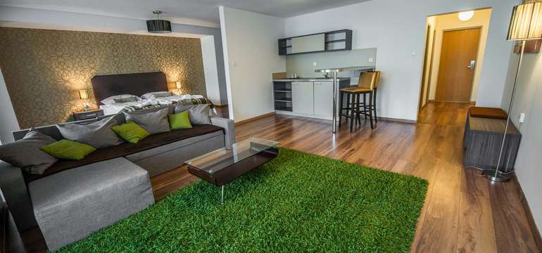 V hoteli Ostredok*** sa nachádzajú štyri jednospálňové apartmány a jeden dvojspálňový apartmán