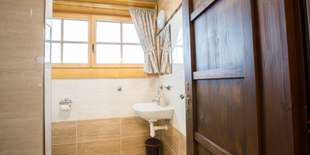 K výbave izieb patrí Wi-Fi, televízor a vlastná kúpeľňa s toaletou