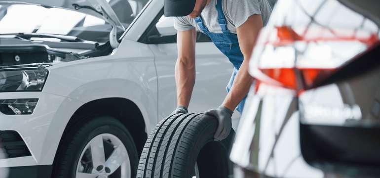 Kompletné prezutie alebo prehodenie pneumatík s materiálom v cene