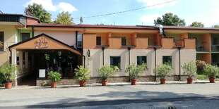 Hotel Elenka*** sa nachádza priamo pri Termálnom kúpalisku na pešej zóne
