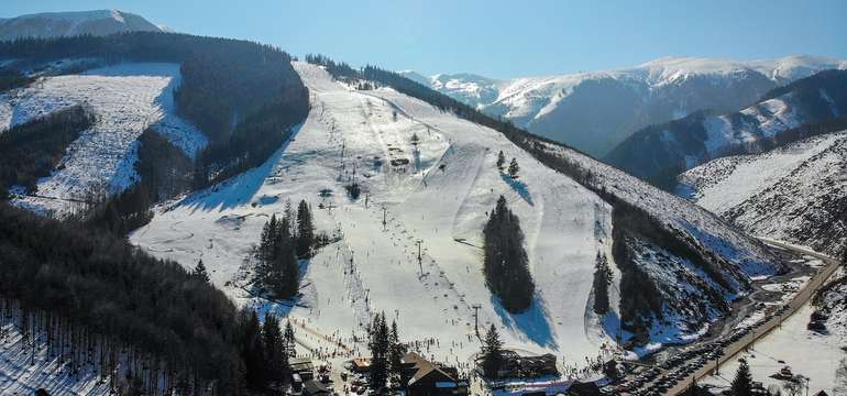 Lyžiarske stredisko Vrátna Malá Fatra je výnimočné svojou polohou