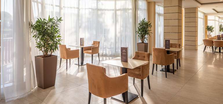 Lobby bar