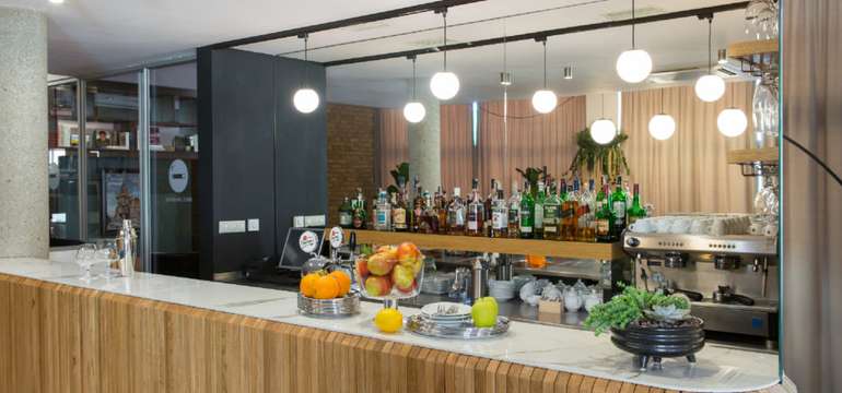 Vynovený lobby bar