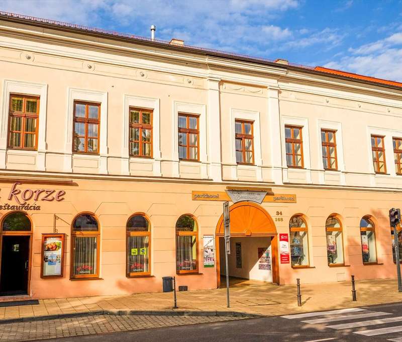 Parkhotel Centrum*** sa nachádza v centre, na okraji pamiatkovej zóny námestia