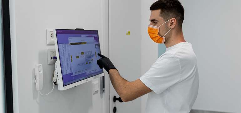 Digital Dental Clinic: vstupné vyšetrenie, dentálna hygiena, bielenie zubov