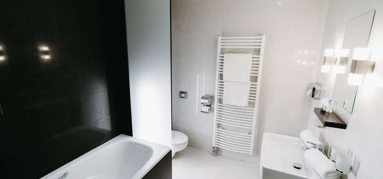 Pokoj Deluxe v hlavní části hotelu s recepcí