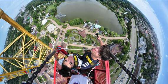 Extrémny bungee jumping z 90 metrovej výšky v poľskom Chorzówe/Polsko - Chorzów