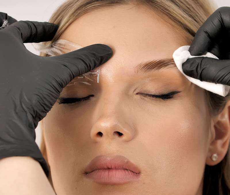 Prirodzený vzhľad vďaka laminácii obočia a lash liftingu