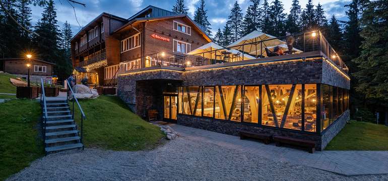Tree House je súčasťou areálu legendárneho hotela Björnson