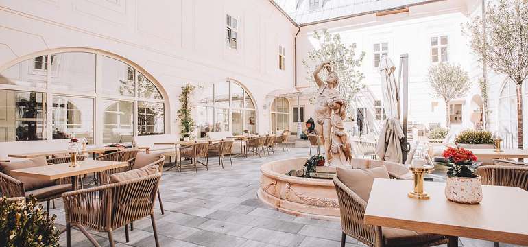 OPERA Prosecco Bar