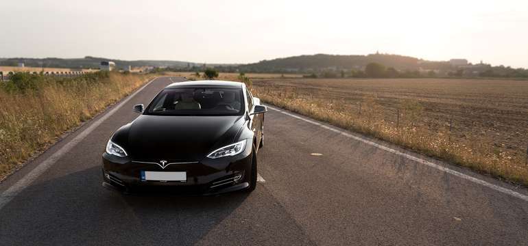 Zažite jazdu, akú ste ešte nezažili na Tesle v modeli S 90D
