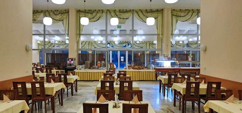 Hotel Ozón*** je najväčším ubytovacím zariadením v Bardejovských Kúpeľoch