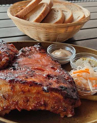 Grilované BBQ rebierka z bravčového mäsa 