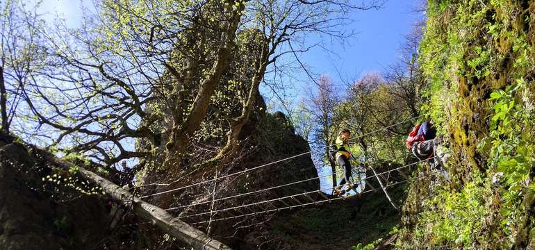 Túra si vyžaduje primeranú fyzickú kondíciu, turistickú obuv a oblečenie
