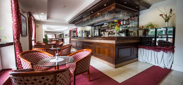 Bar v Grand Hoteli Strand****
