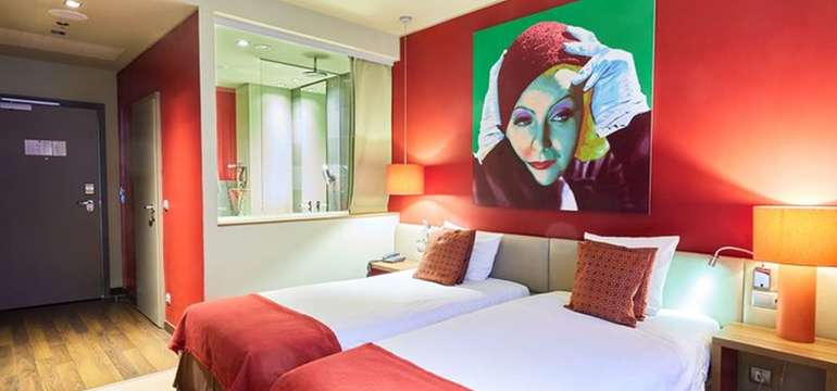 Hotel v štýle pop-art s moderným ubytovaním