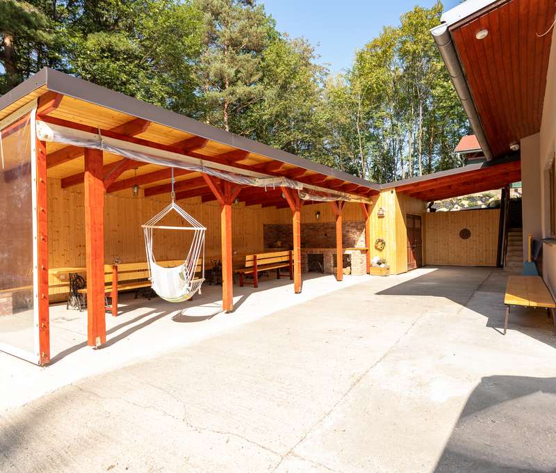 Počas teplejších dní môžete relaxovať na terase Horského domu, ktorá patrí k apartmánom