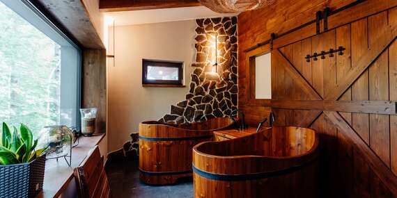 Pivný kúpeľ v drevenej kadi v Drevenice Terchová Resort/Terchová