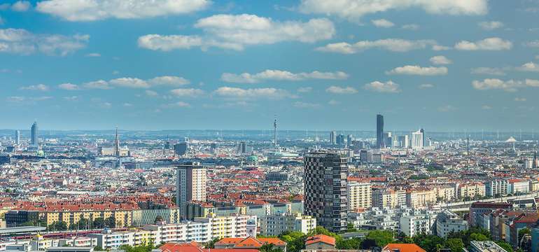Z najvyšších poschodí Holiday Inn Vienna - South je takýto výhľad na Viedeň