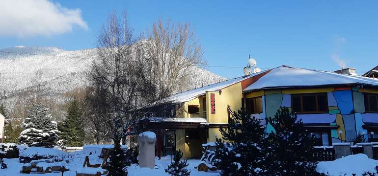 Hotel Áčko*** nájdete v Ružomberku, ktoré leží v prekrásnom prostredí hôr